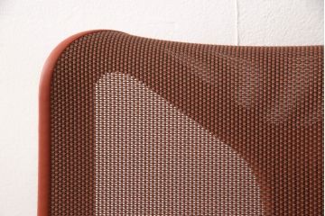 中古　美品　Hermanmiller(ハーマンミラー社)　ローバック　洗練されたフォルムが魅力的なCosm Chair(コズムチェア)(オフィスチェア、ワークチェア、アームチェア、椅子、イス)(定価約21万円)(R-064034)