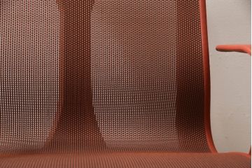 中古　美品　Hermanmiller(ハーマンミラー社)　ローバック　洗練されたフォルムが魅力的なCosm Chair(コズムチェア)(オフィスチェア、ワークチェア、アームチェア、椅子、イス)(定価約21万円)(R-064034)
