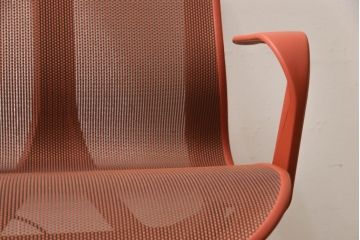 中古　美品　Hermanmiller(ハーマンミラー社)　ローバック　洗練されたフォルムが魅力的なCosm Chair(コズムチェア)(オフィスチェア、ワークチェア、アームチェア、椅子、イス)(定価約21万円)(R-064034)