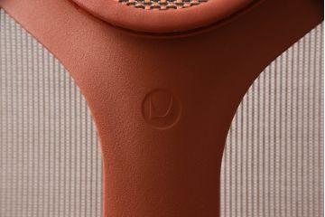 中古　美品　Hermanmiller(ハーマンミラー社)　ローバック　洗練されたフォルムが魅力的なCosm Chair(コズムチェア)(オフィスチェア、ワークチェア、アームチェア、椅子、イス)(定価約21万円)(R-064034)