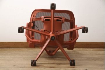 中古　美品　Hermanmiller(ハーマンミラー社)　ローバック　洗練されたフォルムが魅力的なCosm Chair(コズムチェア)(オフィスチェア、ワークチェア、アームチェア、椅子、イス)(定価約21万円)(R-064034)