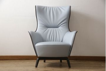 中古　美品　イタリア家具　Poltrona Frau(ポルトローナフラウ)　Mamy Blue(メイミーブルー)　品のある雰囲気を醸し出す1人掛けソファ(一人掛けソファ、アームチェア)(定価約92万円)(R-064035)