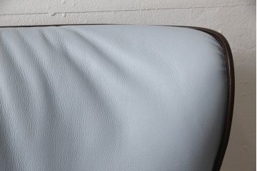 中古　美品　イタリア家具　Poltrona Frau(ポルトローナフラウ)　Mamy Blue(メイミーブルー)　品のある雰囲気を醸し出す1人掛けソファ(一人掛けソファ、アームチェア)(定価約92万円)(R-064035)