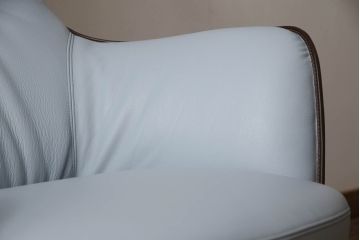 中古　美品　イタリア家具　Poltrona Frau(ポルトローナフラウ)　Mamy Blue(メイミーブルー)　品のある雰囲気を醸し出す1人掛けソファ(一人掛けソファ、アームチェア)(定価約92万円)(R-064035)