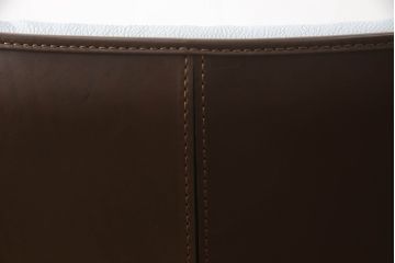 中古　美品　イタリア家具　Poltrona Frau(ポルトローナフラウ)　Mamy Blue(メイミーブルー)　品のある雰囲気を醸し出す1人掛けソファ(一人掛けソファ、アームチェア)(定価約92万円)(R-064035)