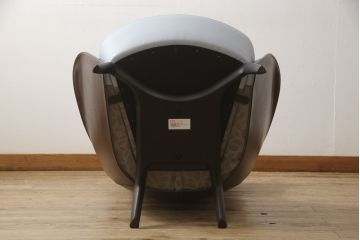 中古　美品　イタリア家具　Poltrona Frau(ポルトローナフラウ)　Mamy Blue(メイミーブルー)　品のある雰囲気を醸し出す1人掛けソファ(一人掛けソファ、アームチェア)(定価約92万円)(R-064035)