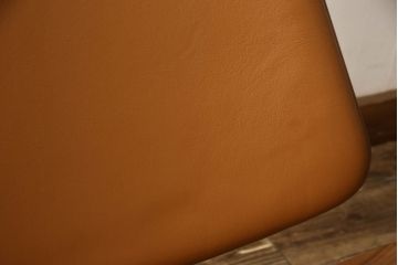 中古　美品　ウォールナット材　本革(レザー)　カール・ハンセン&サン(Carl Hansen&S?n) Hans J Wegner(ハンス・J・ウェグナー)デザイン　CH07　独創的なデザインが目を惹くシェルチェア(イス、椅子、ダイニングチェア、サロンチェア、イージーチェア、北欧)(定価約50万円)(R-064036)