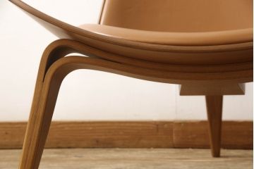 中古　美品　ウォールナット材　本革(レザー)　カール・ハンセン&サン(Carl Hansen&S?n) Hans J Wegner(ハンス・J・ウェグナー)デザイン　CH07　独創的なデザインが目を惹くシェルチェア(イス、椅子、ダイニングチェア、サロンチェア、イージーチェア、北欧)(定価約50万円)(R-064036)