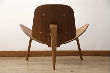中古　美品　ウォールナット材　本革(レザー)　カール・ハンセン&サン(Carl Hansen&S?n) Hans J Wegner(ハンス・J・ウェグナー)デザイン　CH07　独創的なデザインが目を惹くシェルチェア(イス、椅子、ダイニングチェア、サロンチェア、イージーチェア、北欧)(定価約50万円)(R-064036)