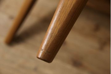 中古　美品　ウォールナット材　本革(レザー)　カール・ハンセン&サン(Carl Hansen&S?n) Hans J Wegner(ハンス・J・ウェグナー)デザイン　CH07　独創的なデザインが目を惹くシェルチェア(イス、椅子、ダイニングチェア、サロンチェア、イージーチェア、北欧)(定価約50万円)(R-064036)