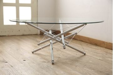 中古　Cassina(カッシーナ)　713　スタイリッシュなデザインがワンランク上の暮らしを演出するローテーブル(センターテーブル、カクテルテーブル、カフェテーブル、コーヒーテーブル、ラウンドテーブル、ガラス)(定価約46万円)(R-064037)