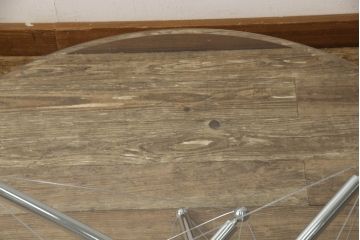 中古　Cassina(カッシーナ)　713　スタイリッシュなデザインがワンランク上の暮らしを演出するローテーブル(センターテーブル、カクテルテーブル、カフェテーブル、コーヒーテーブル、ラウンドテーブル、ガラス)(定価約46万円)(R-064037)