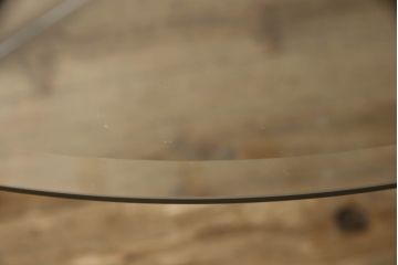 中古　Cassina(カッシーナ)　713　スタイリッシュなデザインがワンランク上の暮らしを演出するローテーブル(センターテーブル、カクテルテーブル、カフェテーブル、コーヒーテーブル、ラウンドテーブル、ガラス)(定価約46万円)(R-064037)