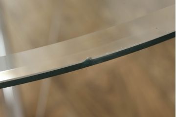 中古　Cassina(カッシーナ)　713　スタイリッシュなデザインがワンランク上の暮らしを演出するローテーブル(センターテーブル、カクテルテーブル、カフェテーブル、コーヒーテーブル、ラウンドテーブル、ガラス)(定価約46万円)(R-064037)
