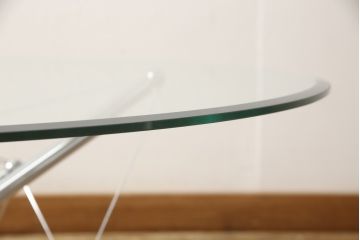 中古　Cassina(カッシーナ)　713　スタイリッシュなデザインがワンランク上の暮らしを演出するローテーブル(センターテーブル、カクテルテーブル、カフェテーブル、コーヒーテーブル、ラウンドテーブル、ガラス)(定価約46万円)(R-064037)