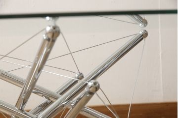 中古　Cassina(カッシーナ)　713　スタイリッシュなデザインがワンランク上の暮らしを演出するローテーブル(センターテーブル、カクテルテーブル、カフェテーブル、コーヒーテーブル、ラウンドテーブル、ガラス)(定価約46万円)(R-064037)