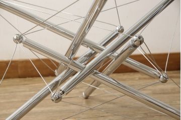 中古　Cassina(カッシーナ)　713　スタイリッシュなデザインがワンランク上の暮らしを演出するローテーブル(センターテーブル、カクテルテーブル、カフェテーブル、コーヒーテーブル、ラウンドテーブル、ガラス)(定価約46万円)(R-064037)