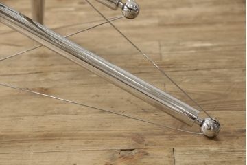 中古　Cassina(カッシーナ)　713　スタイリッシュなデザインがワンランク上の暮らしを演出するローテーブル(センターテーブル、カクテルテーブル、カフェテーブル、コーヒーテーブル、ラウンドテーブル、ガラス)(定価約46万円)(R-064037)
