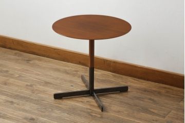 中古　美品　イタリア家具　Poltrona Frau(ポルトローナフラウ)　TAVOLO　BOB(ボブ) ロータイプ　ジャン・マリー・マッソー　ウォールナット材　スタイリッシュなデザインが魅力のサイドテーブル(ローテーブル、センターテーブル、ラウンドテーブル、丸テーブル、カフェテーブル、コーヒーテーブル)(定価約26万6千円)(R-064038)