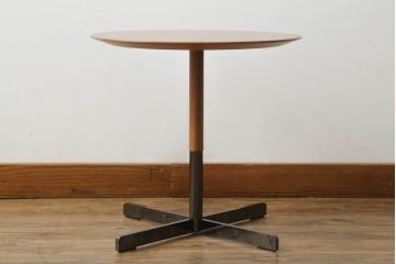 中古　美品　イタリア家具　Poltrona Frau(ポルトローナフラウ)　TAVOLO　BOB(ボブ) ロータイプ　ジャン・マリー・マッソー　ウォールナット材　スタイリッシュなデザインが魅力のサイドテーブル(ローテーブル、センターテーブル、ラウンドテーブル、丸テーブル、カフェテーブル、コーヒーテーブル)(定価約26万6千円)(R-064038)