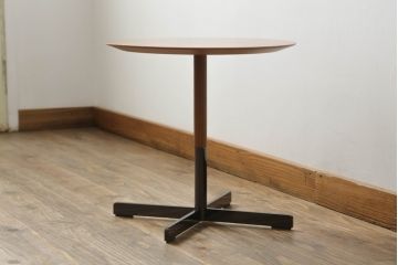 中古　美品　イタリア家具　Poltrona Frau(ポルトローナフラウ)　TAVOLO　BOB(ボブ) ロータイプ　ジャン・マリー・マッソー　ウォールナット材　スタイリッシュなデザインが魅力のサイドテーブル(ローテーブル、センターテーブル、ラウンドテーブル、丸テーブル、カフェテーブル、コーヒーテーブル)(定価約26万6千円)(R-064038)