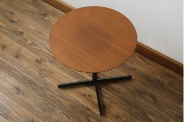 中古　美品　イタリア家具　Poltrona Frau(ポルトローナフラウ)　TAVOLO　BOB(ボブ) ロータイプ　ジャン・マリー・マッソー　ウォールナット材　スタイリッシュなデザインが魅力のサイドテーブル(ローテーブル、センターテーブル、ラウンドテーブル、丸テーブル、カフェテーブル、コーヒーテーブル)(定価約26万6千円)(R-064038)