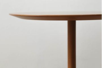 中古　美品　イタリア家具　Poltrona Frau(ポルトローナフラウ)　TAVOLO　BOB(ボブ) ロータイプ　ジャン・マリー・マッソー　ウォールナット材　スタイリッシュなデザインが魅力のサイドテーブル(ローテーブル、センターテーブル、ラウンドテーブル、丸テーブル、カフェテーブル、コーヒーテーブル)(定価約26万6千円)(R-064038)
