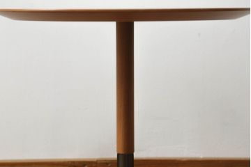 中古　美品　イタリア家具　Poltrona Frau(ポルトローナフラウ)　TAVOLO　BOB(ボブ) ロータイプ　ジャン・マリー・マッソー　ウォールナット材　スタイリッシュなデザインが魅力のサイドテーブル(ローテーブル、センターテーブル、ラウンドテーブル、丸テーブル、カフェテーブル、コーヒーテーブル)(定価約26万6千円)(R-064038)