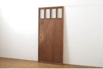 アンティーク建具　上部のデザインがアクセントになるドア1枚(扉、片開き板戸、木製扉)(R-064045)