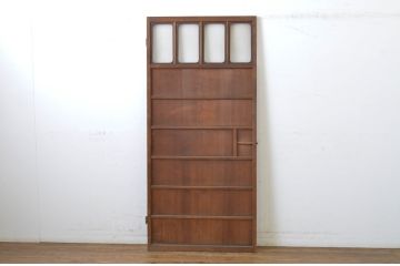 アンティーク建具　上部のデザインがアクセントになるドア1枚(扉、片開き板戸、木製扉)(R-064045)