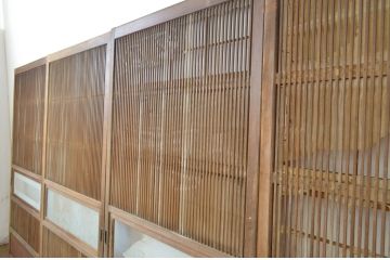 アンティーク建具　腰板欅(ケヤキ)材　和の風情が感じられる裏障子付き格子戸4枚セット(障子戸、引き戸、ガラス帯戸)(R-064063)