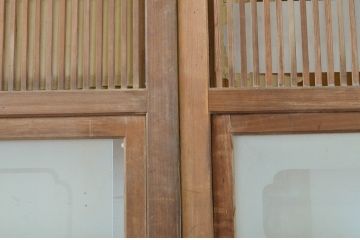 アンティーク建具　腰板欅(ケヤキ)材　和の風情が感じられる裏障子付き格子戸4枚セット(障子戸、引き戸、ガラス帯戸)(R-064063)