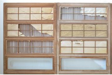 アンティーク建具　腰板欅(ケヤキ)材　和の風情が感じられる裏障子付き格子戸4枚セット(障子戸、引き戸、ガラス帯戸)(R-064063)