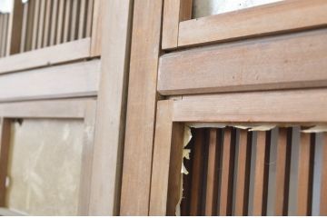 アンティーク建具　腰板欅(ケヤキ)材　和の風情が感じられる裏障子付き格子戸4枚セット(障子戸、引き戸、ガラス帯戸)(R-064063)
