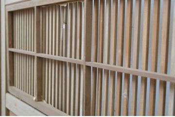 アンティーク建具　腰板欅(ケヤキ)材　和の風情が感じられる裏障子付き格子戸4枚セット(障子戸、引き戸、ガラス帯戸)(R-064063)