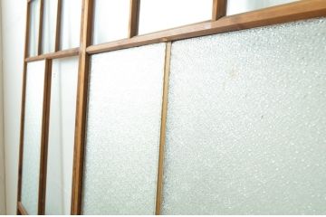 アンティーク建具　木のぬくもり感じる色合いが魅力のガラス戸2枚セット(引き戸)(R-064073)