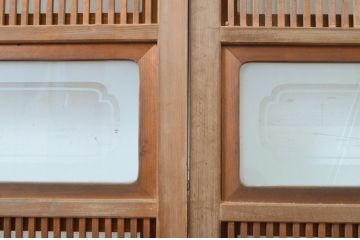 アンティーク建具　腰板欅(ケヤキ)材　和の風情が感じられる裏ガラス入り格子戸4枚セット(ガラス帯戸、引き戸、ガラス戸)(R-064076)