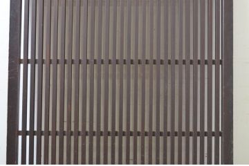 アンティーク建具　腰板欅(ケヤキ)材　和モダンな空間づくりにおすすめの荒格子戸1枚(引き戸)(R-064081)