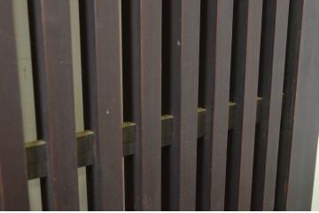 アンティーク建具　腰板欅(ケヤキ)材　和モダンな空間づくりにおすすめの荒格子戸1枚(引き戸)(R-064081)