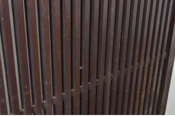 アンティーク建具　腰板欅(ケヤキ)材　和モダンな空間づくりにおすすめの荒格子戸1枚(引き戸)(R-064081)