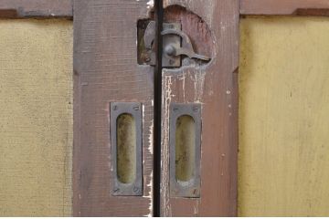 アンティーク建具　ペイント仕上げ限定　時を経て刻まれた風合いが魅力の引き戸2枚セット(R-064099)