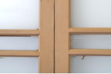 アンティーク建具　ペイント仕上げ限定　レトロな空間づくりにオススメのガラス戸2枚セット(引き戸)(R-064116)