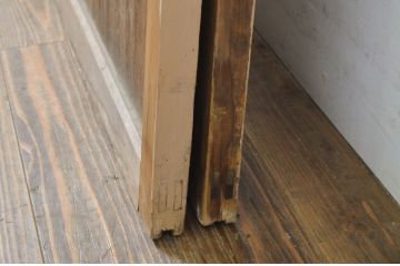 アンティーク建具　ペイント仕上げ限定　レトロな空間づくりにオススメのガラス戸2枚セット(引き戸)(R-064116)
