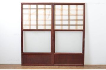 アンティーク建具　漆塗り　風情のあるデザインが魅力のガラス入り障子戸2枚セット(引き戸、ガラス帯戸)(R-064121)
