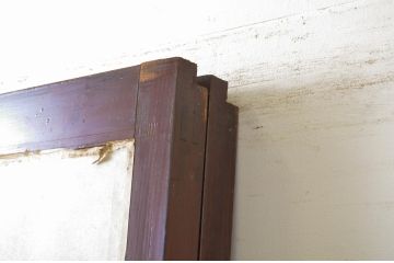 アンティーク建具　漆塗り　風情のあるデザインが魅力のガラス入り障子戸2枚セット(引き戸、ガラス帯戸)(R-064121)