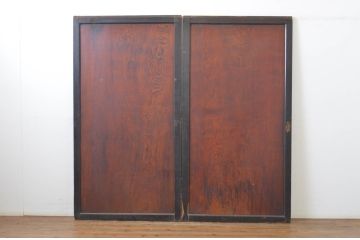 アンティーク建具　漆塗り　杉材一枚板　杢目の良い板戸2枚セット(帯戸、引き戸)(R-064123)