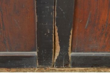 アンティーク建具　漆塗り　杉材一枚板　杢目の良い板戸2枚セット(帯戸、引き戸)(R-064123)