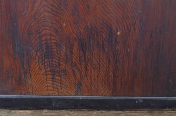 アンティーク建具　漆塗り　杉材一枚板　杢目の良い板戸2枚セット(帯戸、引き戸)(R-064123)