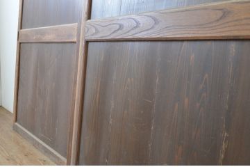アンティーク建具　枠欅(ケヤキ)材　趣のある和空間におすすめの幅広帯戸2枚セット(板戸、引き戸)(R-064124)