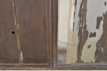 アンティーク建具　経年による風合いが魅力の横桟付き幅広板戸2枚セット(帯戸、引き戸)(R-064126)
